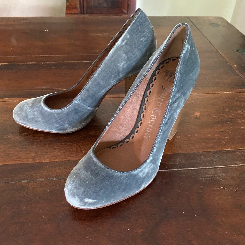 Juicy Couture Rosa Velvet Pumps Size 7 M